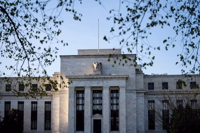 Trụ sở Cục Dự trữ Liên bang Mỹ (Fed) tại Washington D.C, nơi đang đứng trước những áp lực điều hành chính sách tiền tệ đầy thách thức.