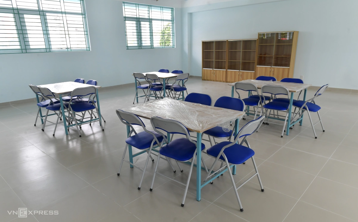 Ứng dụng công nghệ bảng tương tác giúp tăng cường sự tương tác giữa thầy và trò.