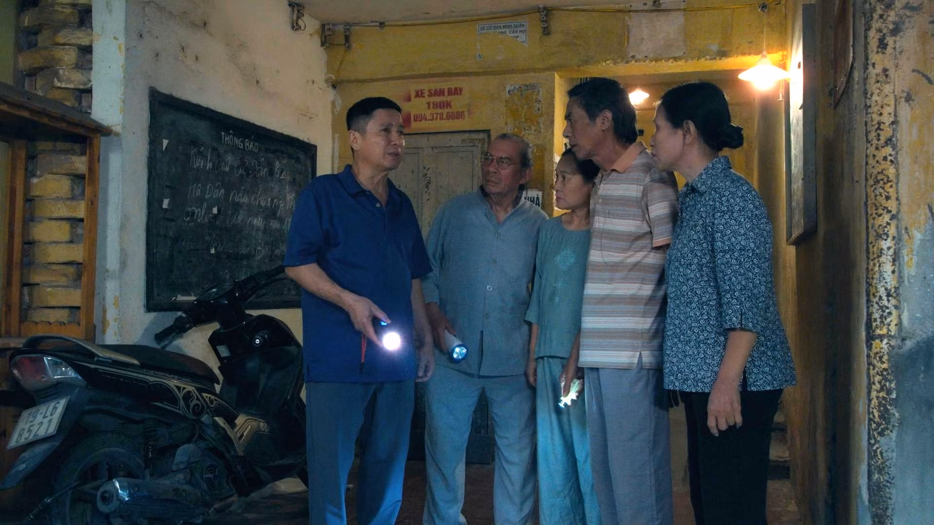 Bối cảnh khu tập thể cũ trong phim Dưới ô cửa sáng đèn