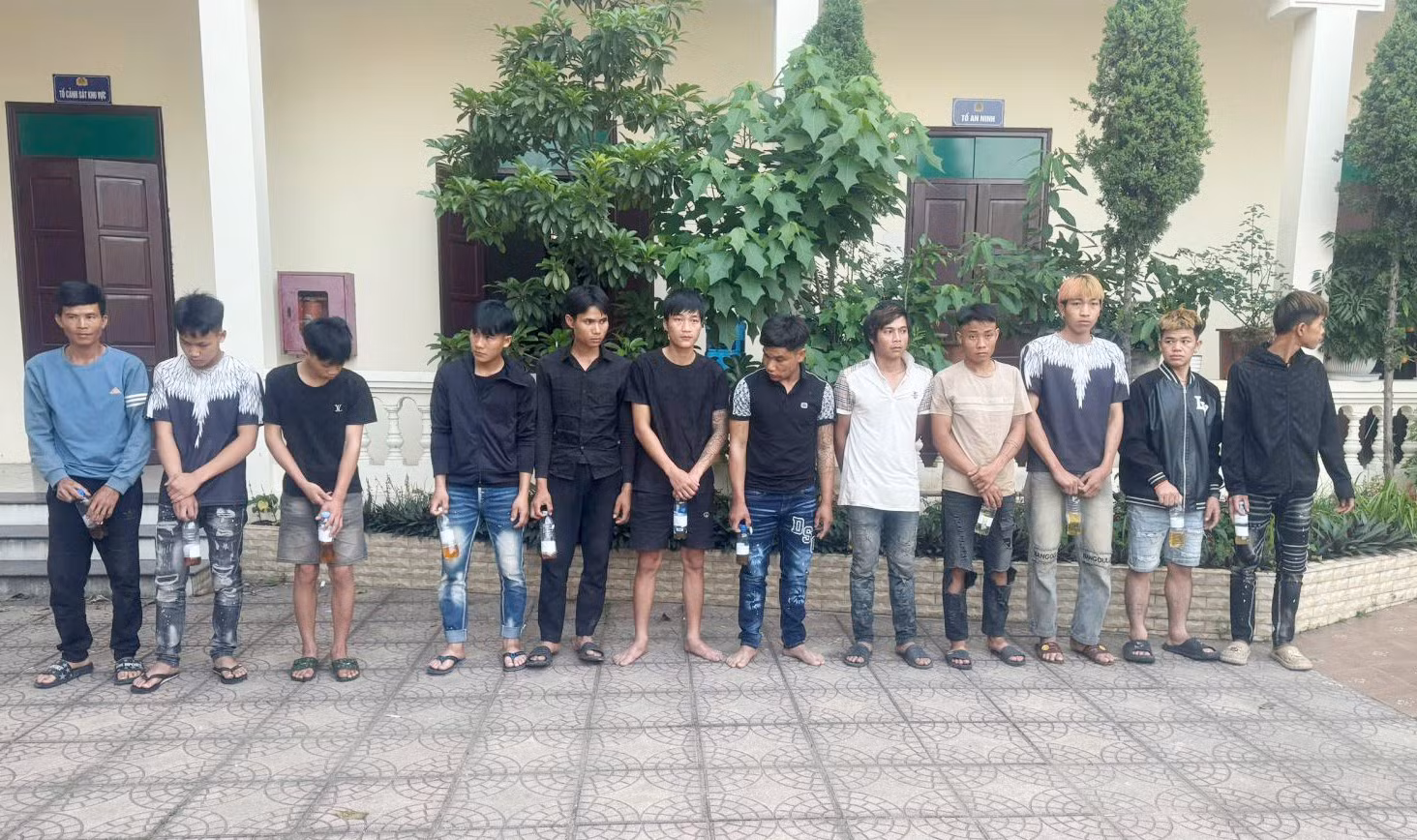 Các đối tượng trong vụ án bị lực lượng chức năng bắt giữ.