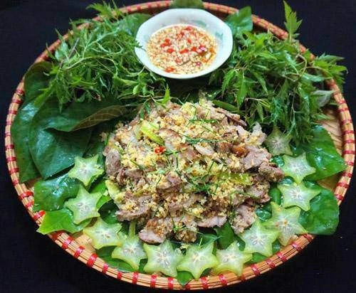 Chạo chân giò cuốn lá sung hấp dẫn