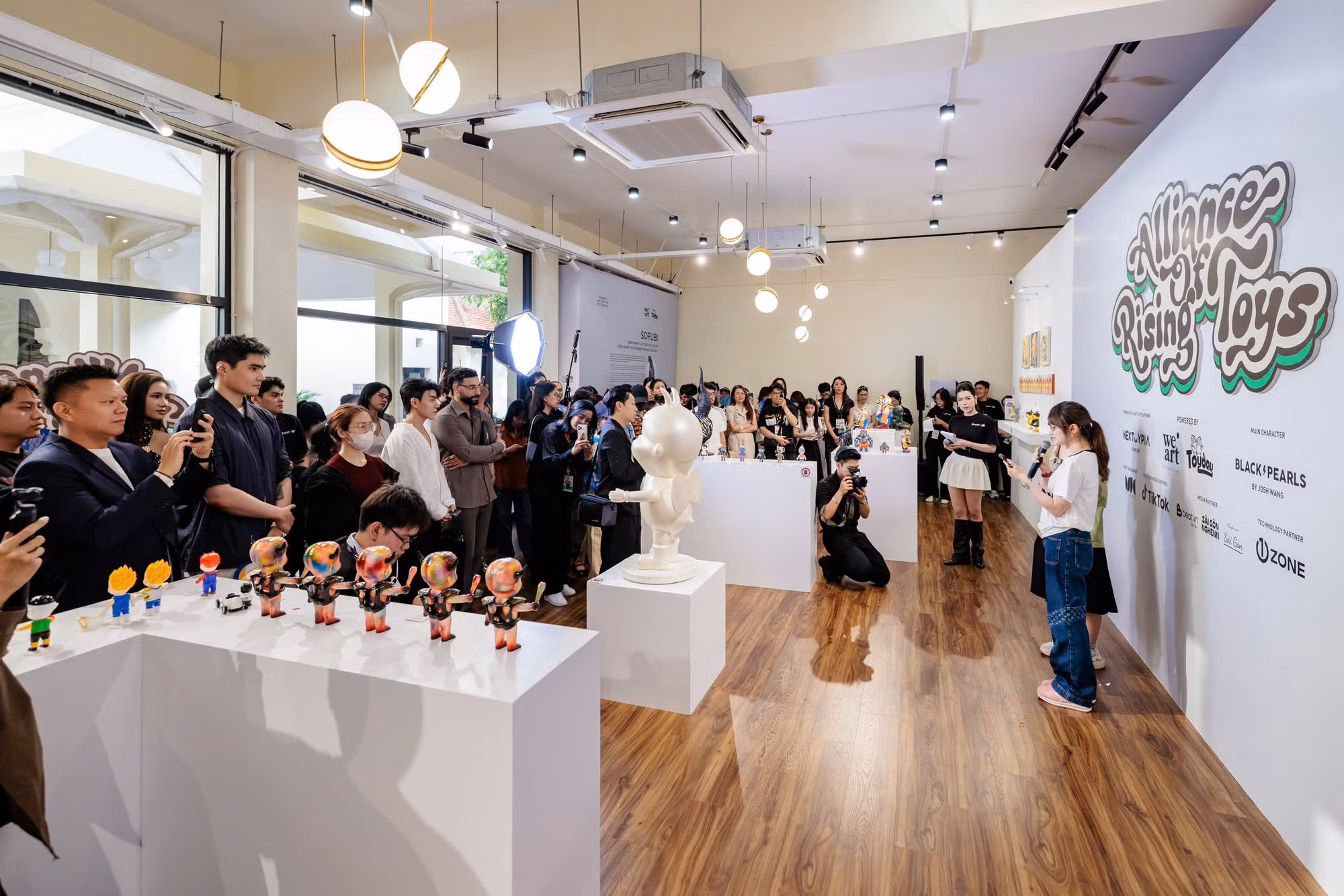 Chi tiết các tác phẩm Sofubi tinh xảo tại triển lãm A.R.T SHOW