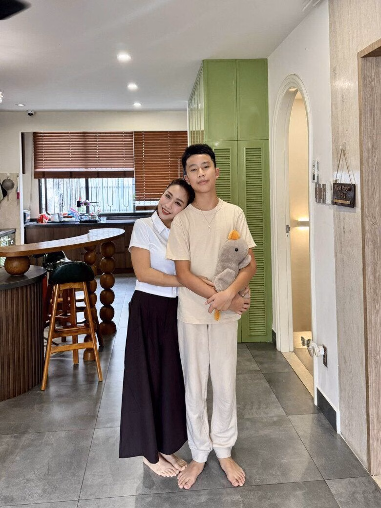 Con trai cả Coca của Ốc Thanh Vân sở hữu chiều cao ấn tượng