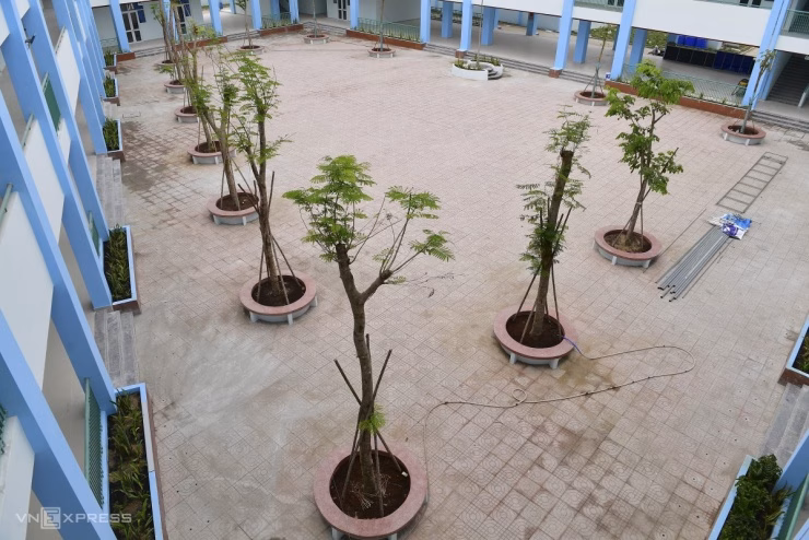 Công tác hoàn thiện cuối cùng đang được triển khai khẩn trương để kịp tiến độ khánh thành.