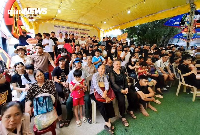 Lễ hội là điểm hẹn văn hóa, thắt chặt tình đoàn kết cộng đồng tại địa phương.