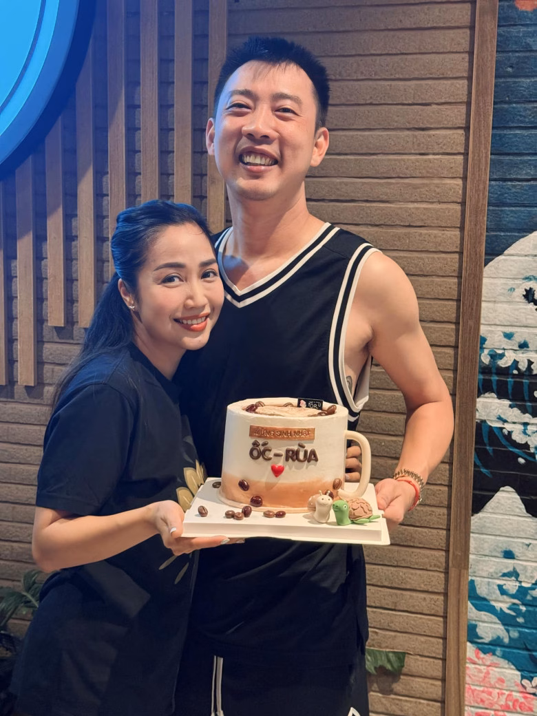 Hạnh phúc gia đình Ốc Thanh Vân và Trí Rùa
