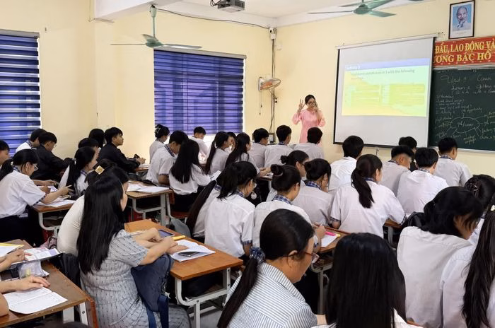 Đổi mới phương pháp dạy học theo hướng thực chất giúp học sinh nắm vững kiến thức nền tảng thay vì học vẹt.