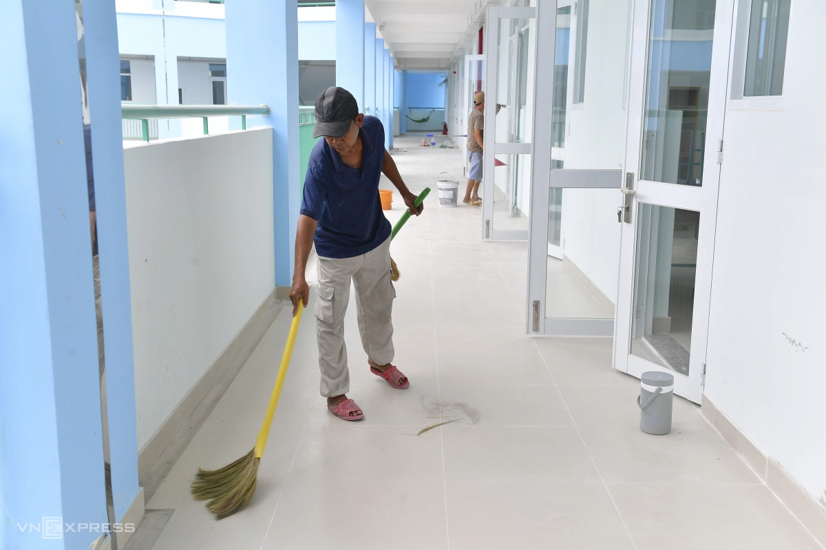 Hội trường rộng rãi, là nơi diễn ra các hoạt động tập thể và sự kiện của nhà trường.