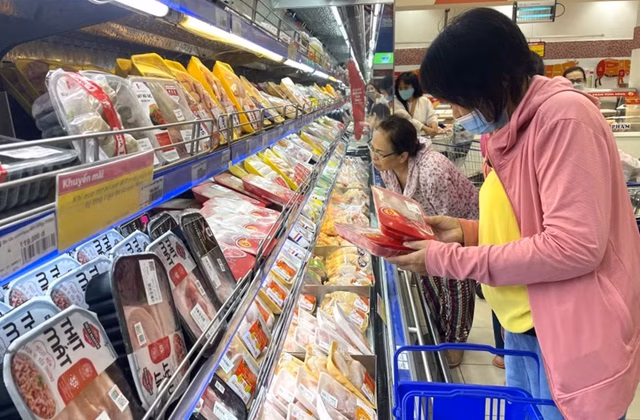 Sản phẩm thịt chất lượng cao từ Hàn Quốc đang dần trở nên phổ biến tại các hệ thống siêu thị lớn ở TP.HCM. (Ảnh: Hương Giang/TTXVN)