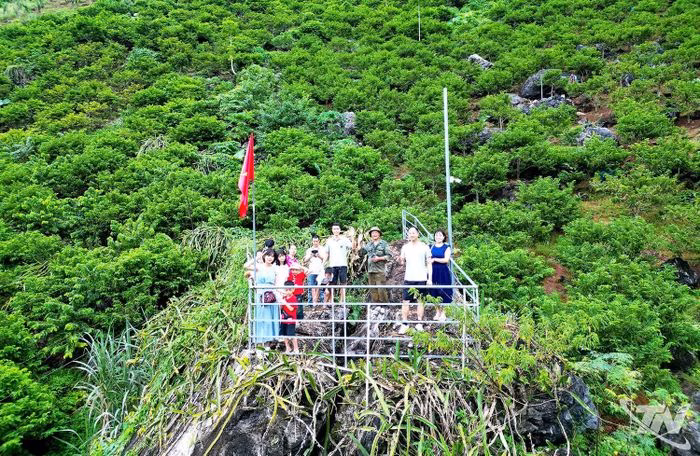 Sự kết hợp giữa thiên nhiên hùng vĩ và nông nghiệp bền vững qua những vườn na trên núi đá vôi.